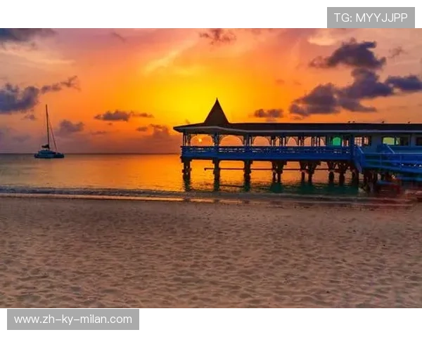 安提瓜海滩排球比赛吸引众多游客，安提瓜旅游